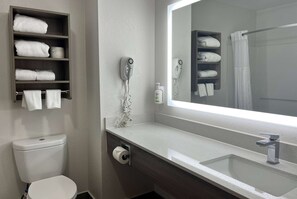 Standard Room, 1 King Bed, Non Smoking | Bathroom | Free toiletries, hair dryer, towels, soap - Baymont by Wyndham Indianapolis Northeast (Indianapolis)