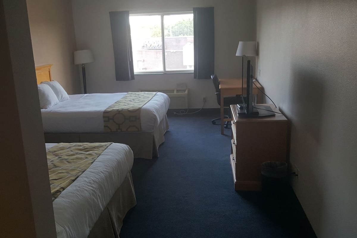 In-room safe, desk, laptop workspace, blackout drapes