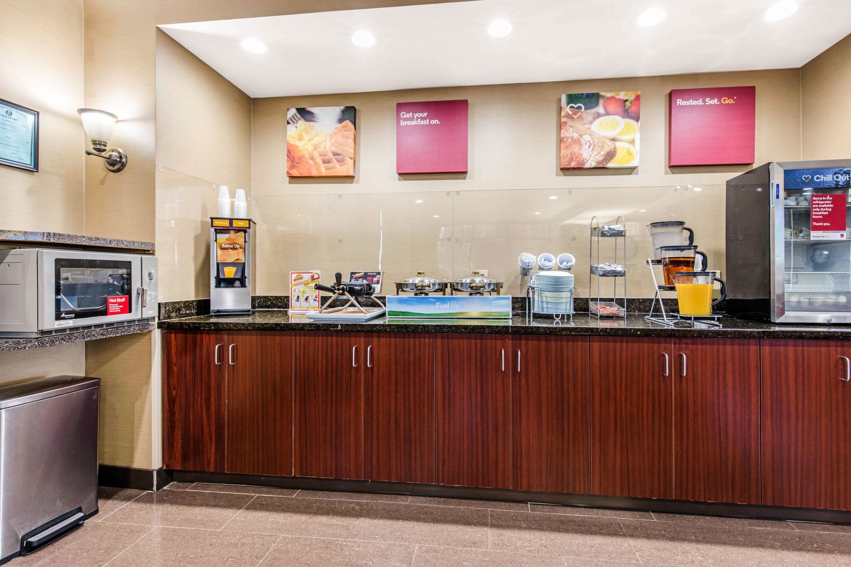 free buffet breakfast