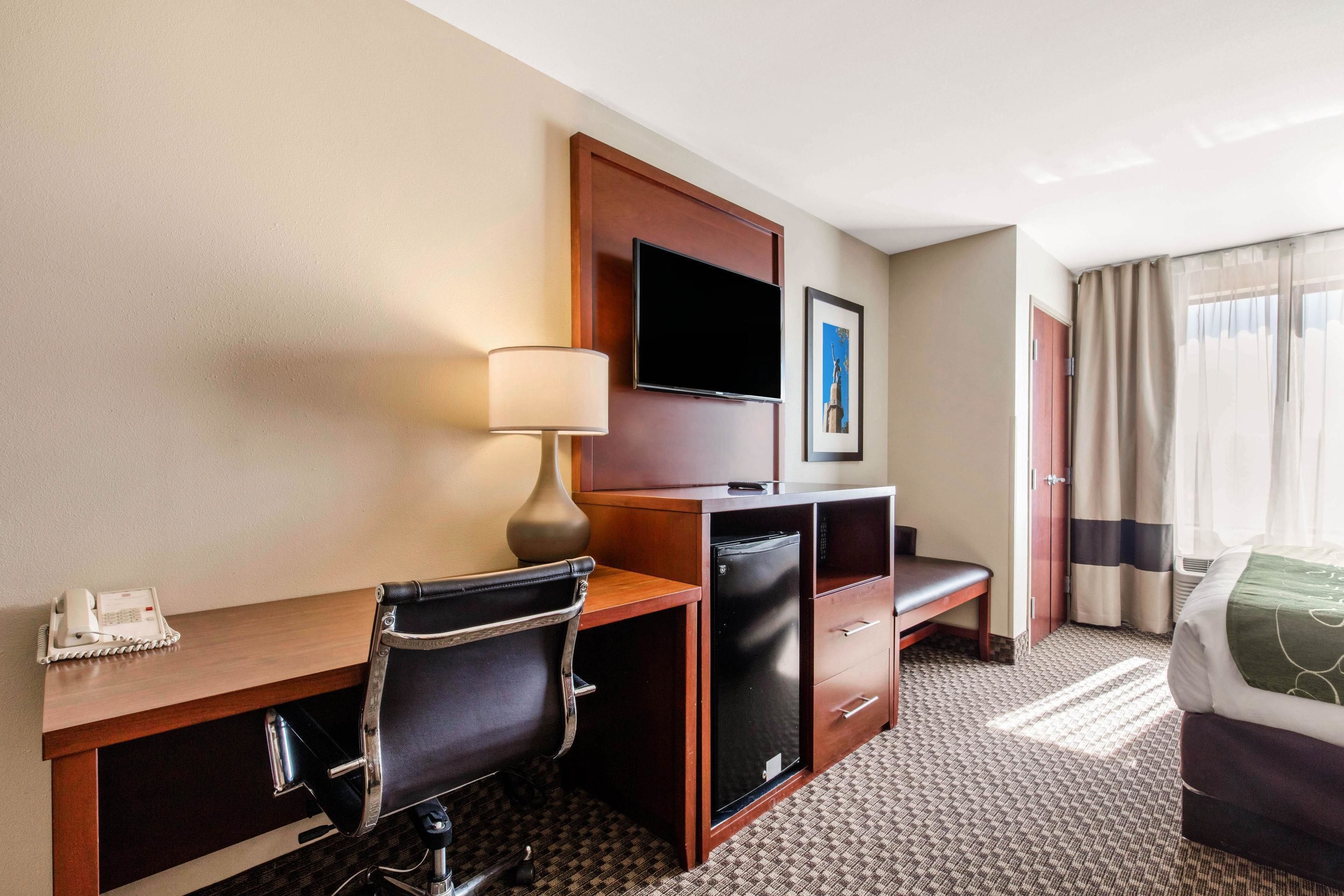 套房, 多張床, 無障礙, 非吸煙房 | 書桌、筆電工作空間、遮光布/窗簾、熨斗/熨衣板