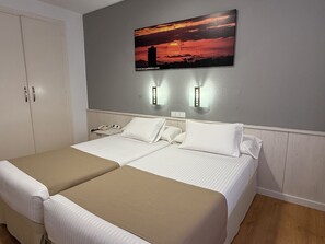 Double or Twin Room | In-room safe, desk, iron/ironing board, rollaway beds - Hotel Neptuno (San Pedro del Pinatar)