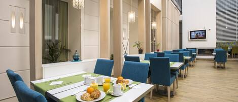 Daily buffet breakfast (HUF 6500 per person)