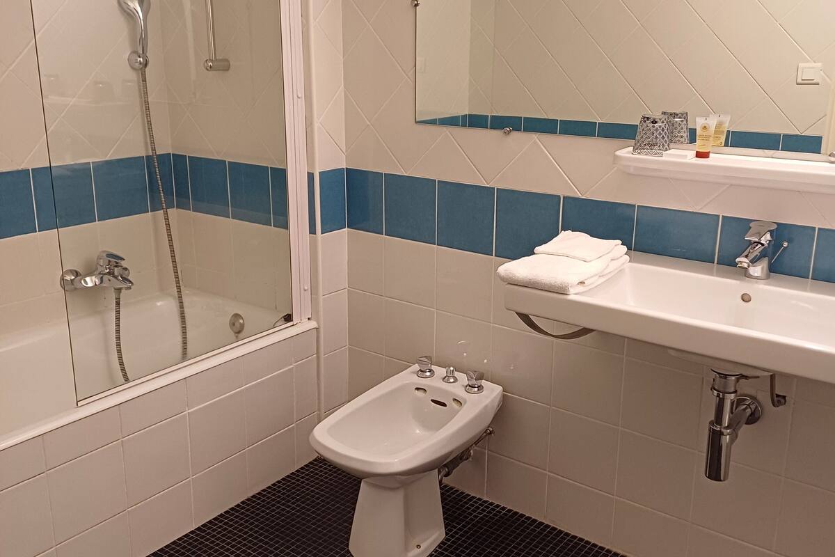 classic double or twin room | bathroom | free toiletries, hair dryer, bathrobes, towels