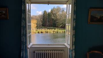 Superior kamer, 1 twee- of 2 eenpersoonsbedden | Uitzicht op het meer
