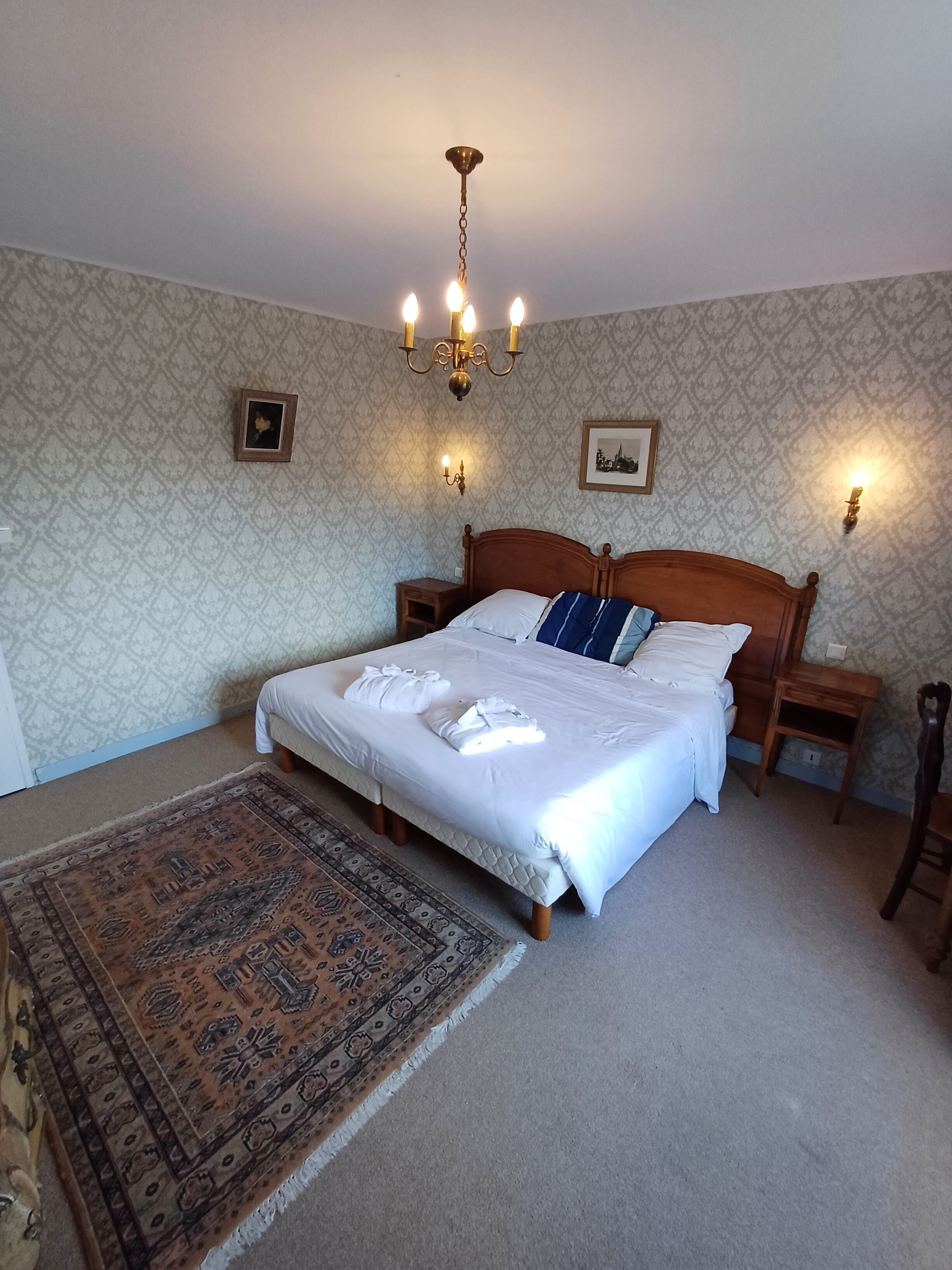 double or twin room (caractere) | individually decorated, individually furnished, desk, laptop workspace