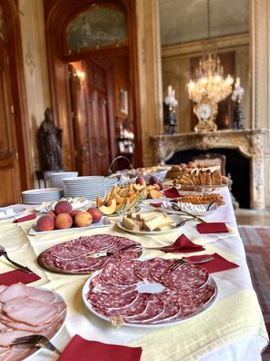 Daily buffet breakfast for a fee - Chateau De Villersexel Chateaux Et Hotels Collection (Villersexel)