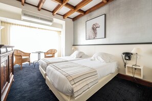 Familien-Suite (For 4 persons) | Minibar, Zimmersafe, schallisolierte Zimmer, kostenloses WLAN