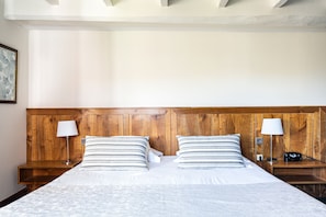 Minibar, in-room safe, soundproofing, free WiFi - Hôtel Ithurria (Ainhoa)