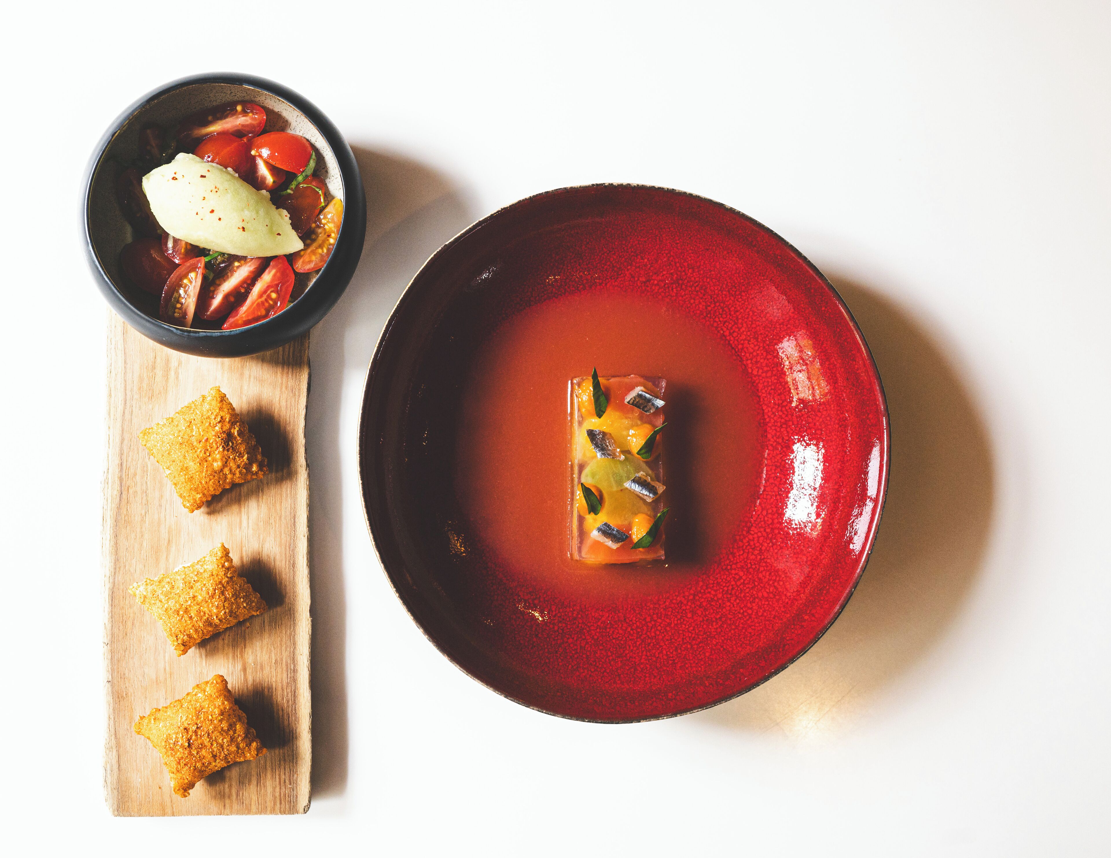 2 restaurants, lunch served