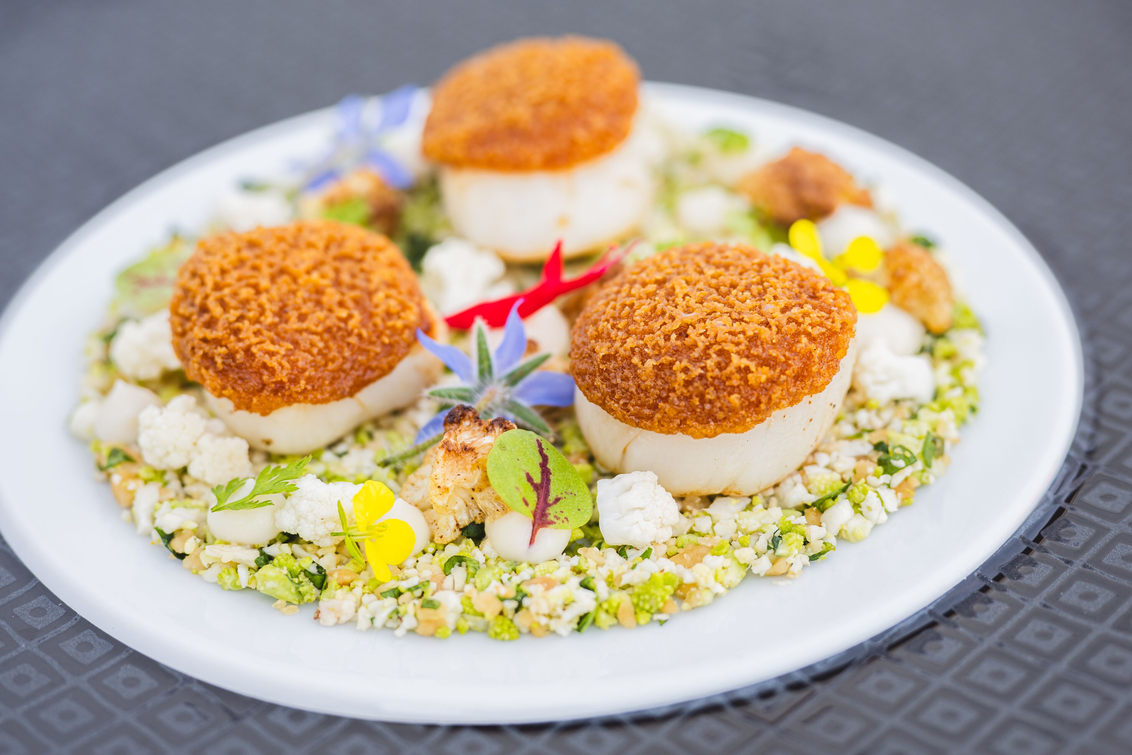 2 restaurants, lunch served