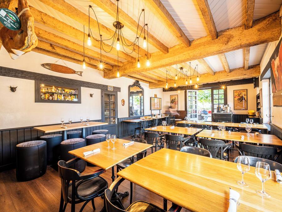 2 restaurants servant le déjeuner