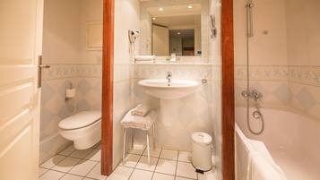 A bathroom with a toilet, sink, and bathtub.