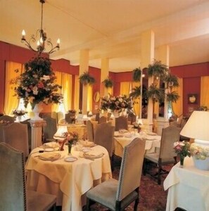 Breakfast, lunch, dinner served; French cuisine