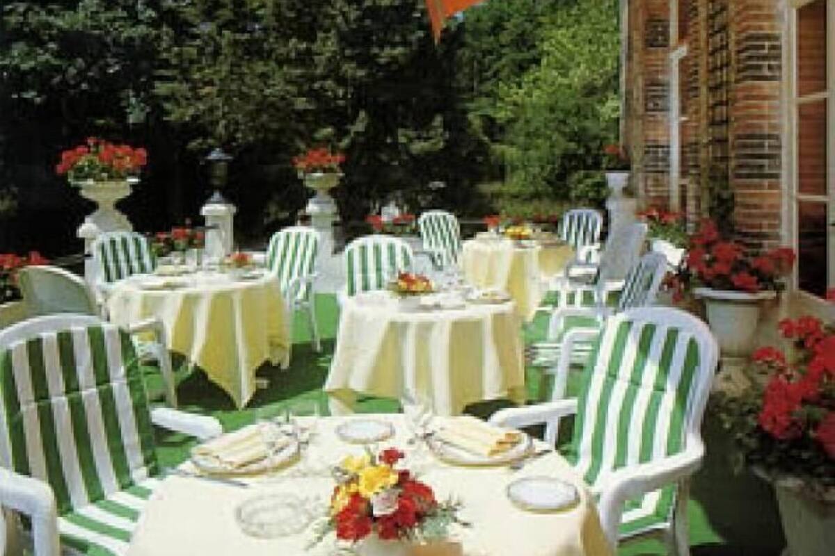 breakfast, lunch, dinner served; french cuisine