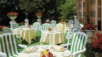 Breakfast, lunch, dinner served; French cuisine