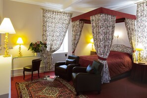 Junior Suite (Baldaquin) | Premium bedding, minibar, in-room safe, individually decorated