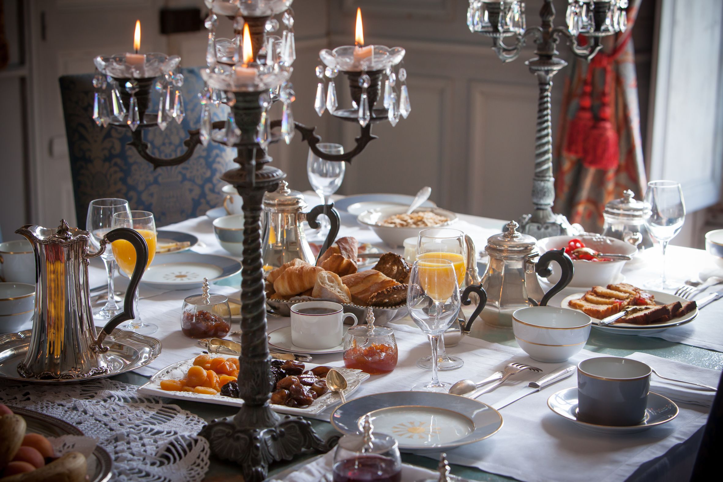 Petit déjeuner complet (25 EUR par personne)