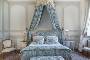 Deluxe Δίκλινο Δωμάτιο (Double) | Κλινοσκεπάσματα υψηλής ποιότητας, μοναδική διακόσμηση 