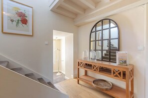 Suíte sênior, vista para o vinhedo | Frigobar, cofres nos quartos, quartos à prova de som