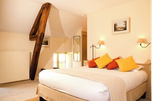Village Room | 1 bedroom, minibar, in-room safe, soundproofing