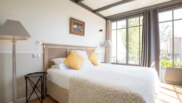 Superior-dobbeltværelse | Minibar, pengeskab på værelset, lydisolering, strygejern/strygebræt