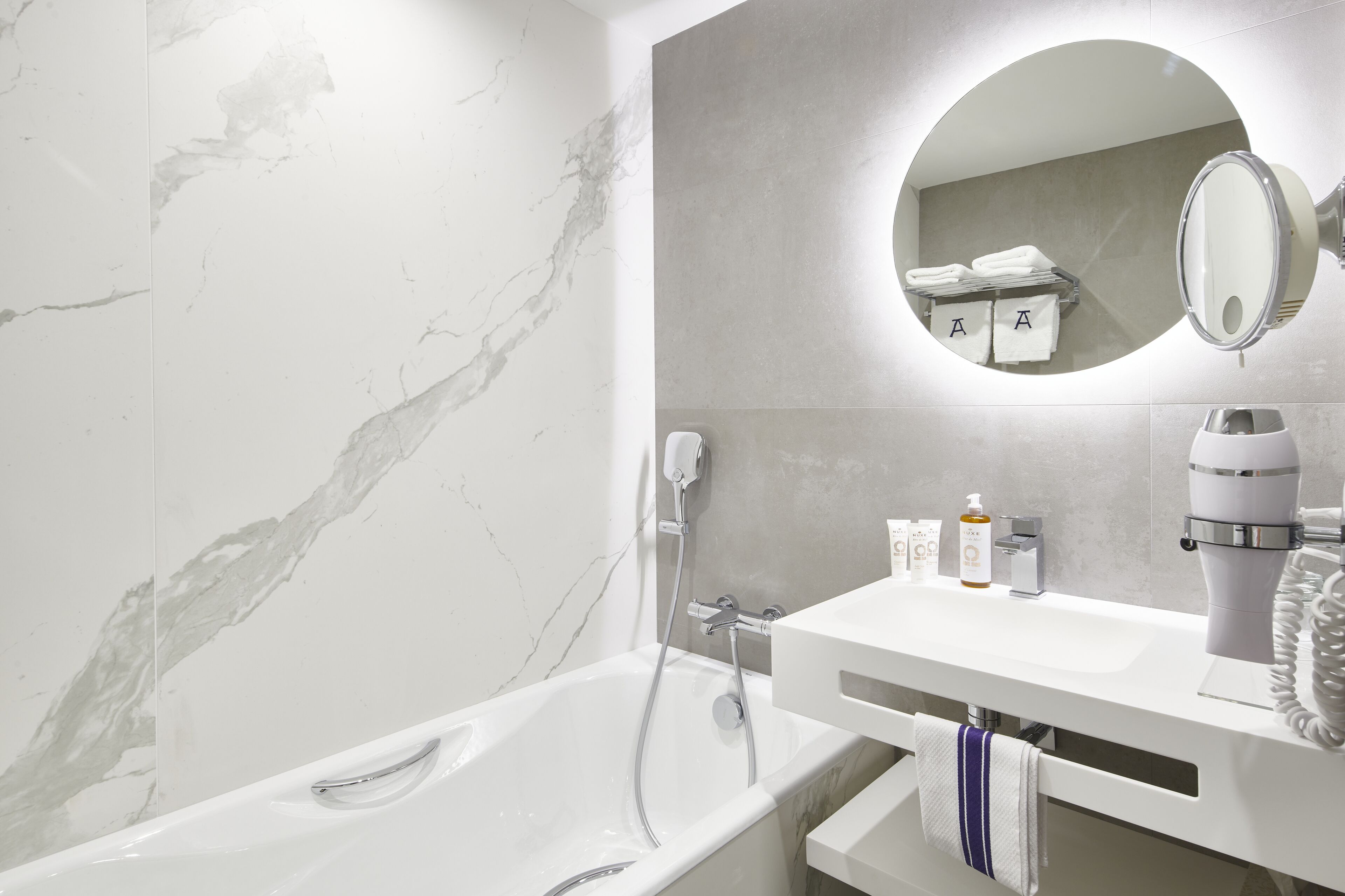 double room (privilege) | bathroom | free toiletries, hair dryer, towels