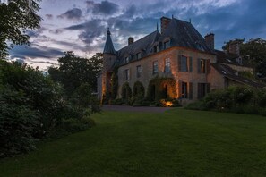 Front of property - evening/night - Château de Saint Paterne (Saint-Paterne)