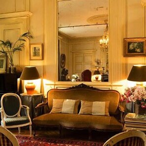 Flat-screen TV, DVD player, iPod dock