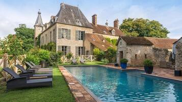 Piscine extérieure (ouverte en saison)