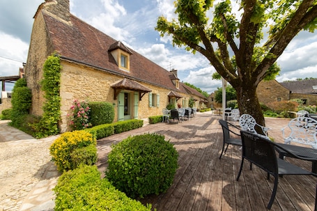 Front of property. Hôtel de la Ferme Lamy