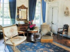 Televisión de pantalla plana, reproductor de DVD