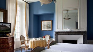 Cots/infant beds, rollaway beds, free WiFi - Château du Landel, (Bezancourt)