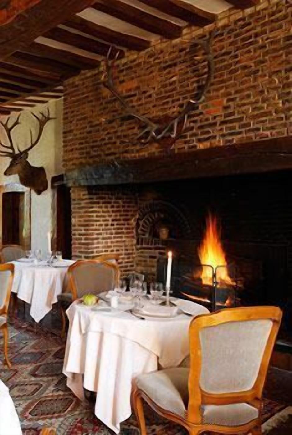 Breakfast, dinner served; French cuisine, garden views 