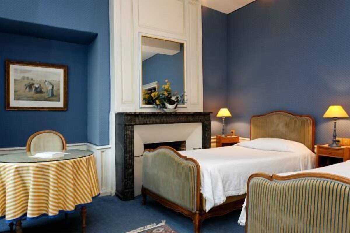 Cots/infant beds, rollaway beds, free WiFi