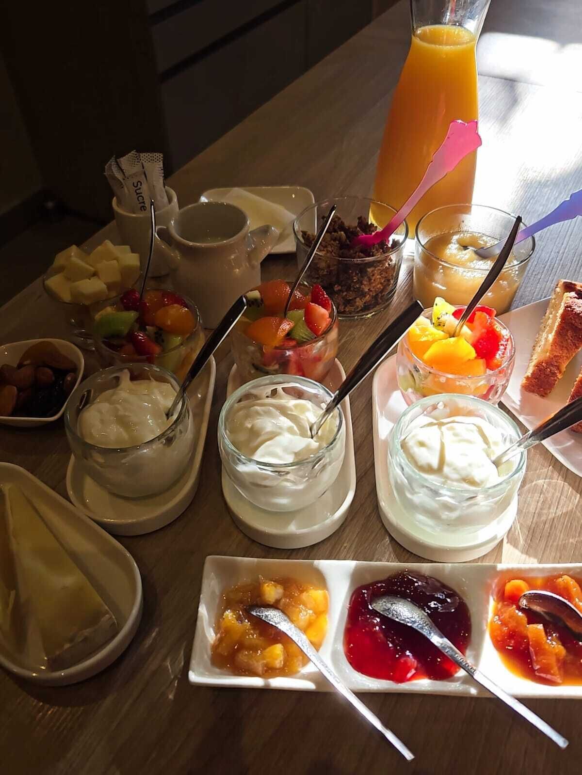 朝食