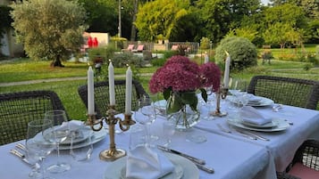 Tempat makan outdoor