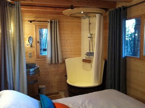 Tree House, River View (La Cabane) | Bathroom