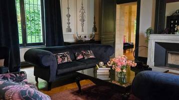 Coin salon dans le hall