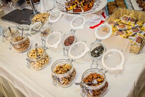 Free daily buffet breakfast  - Hotel Gambrinus Tower Resort (Bellaria-Igea Marina)