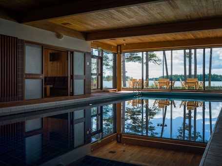 Una piscina techada
