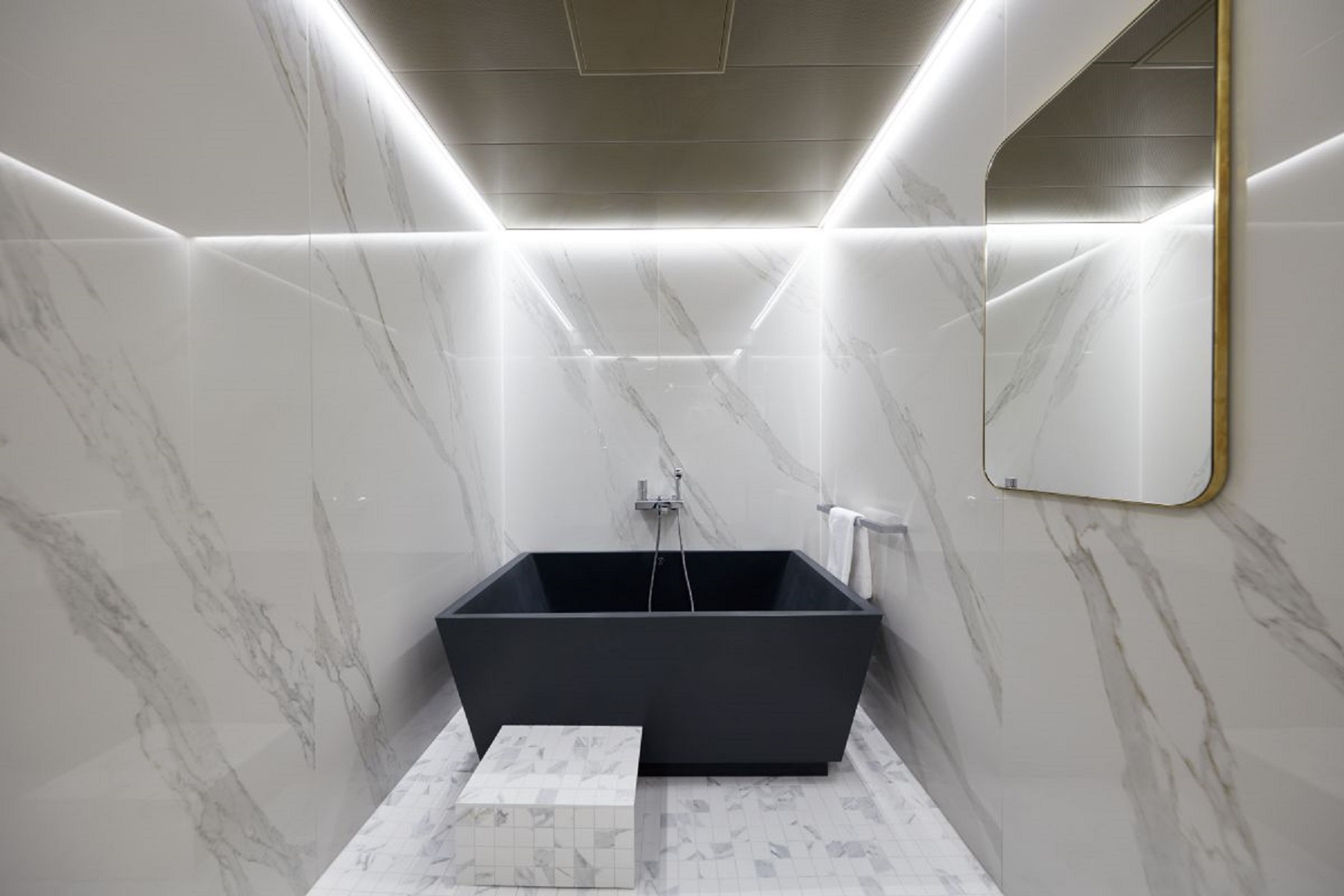 suite | bathroom sink