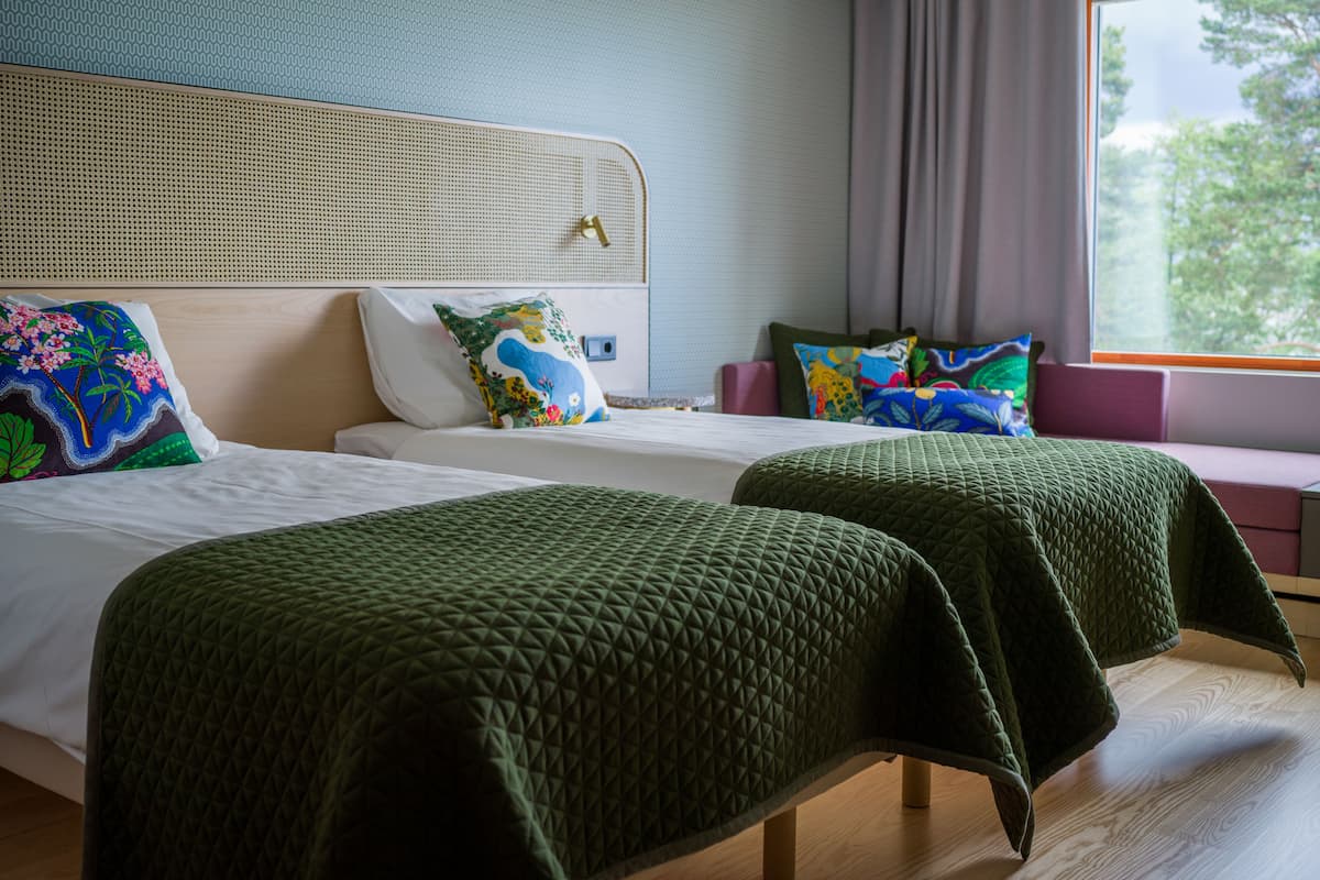 Minibar, bureau, lits bébé (gratuits), Wi-Fi gratuit