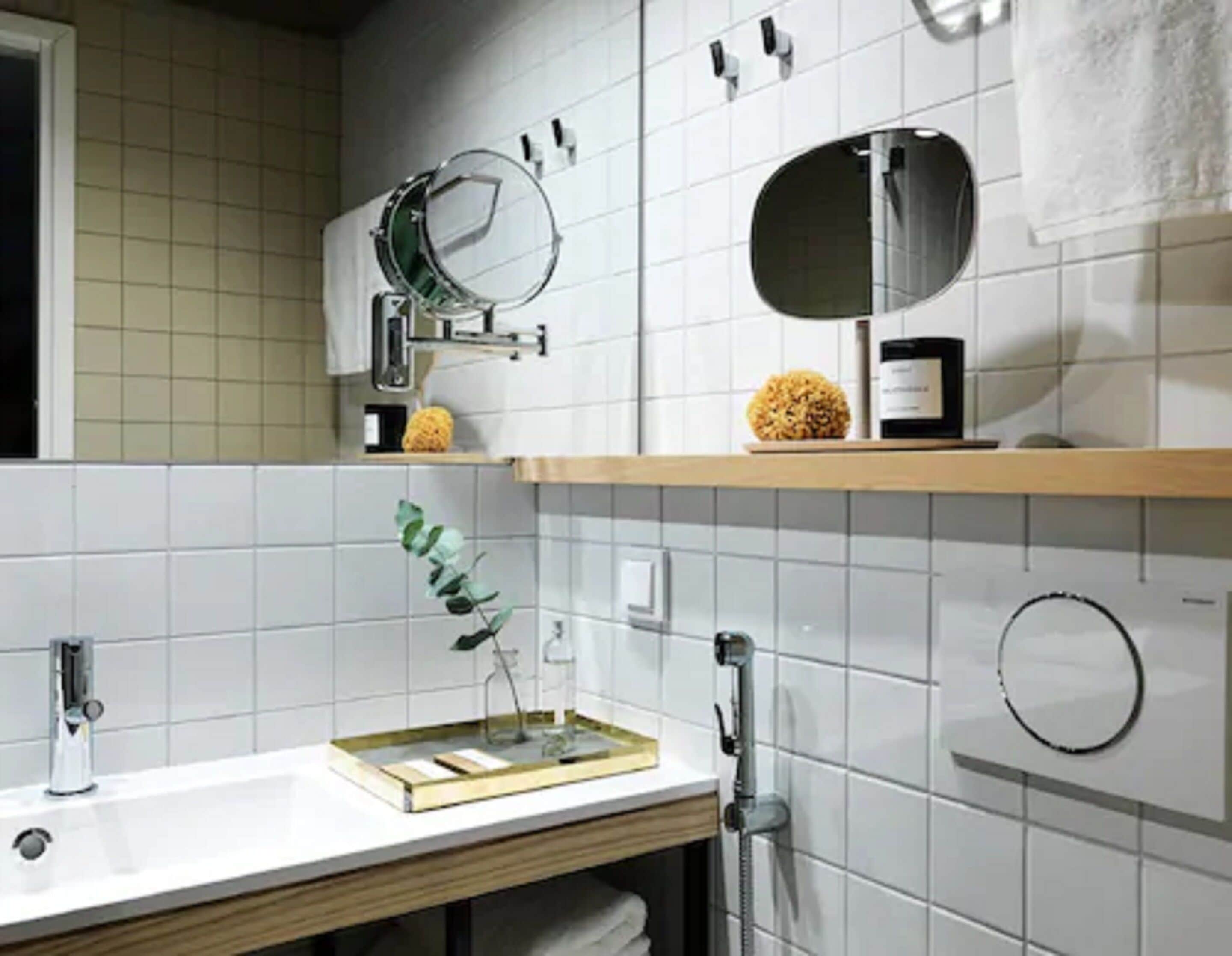 hair dryer, bidet, towels