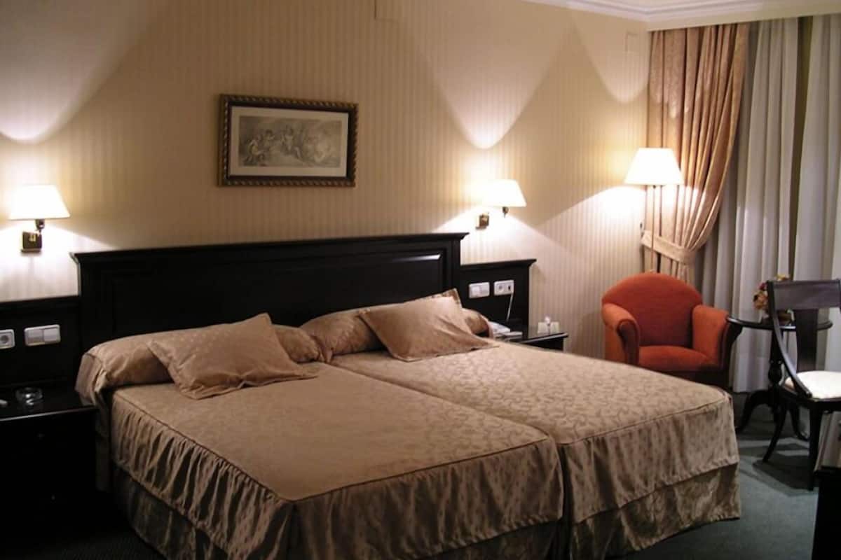 minibar, in-room safe, desk, blackout curtains