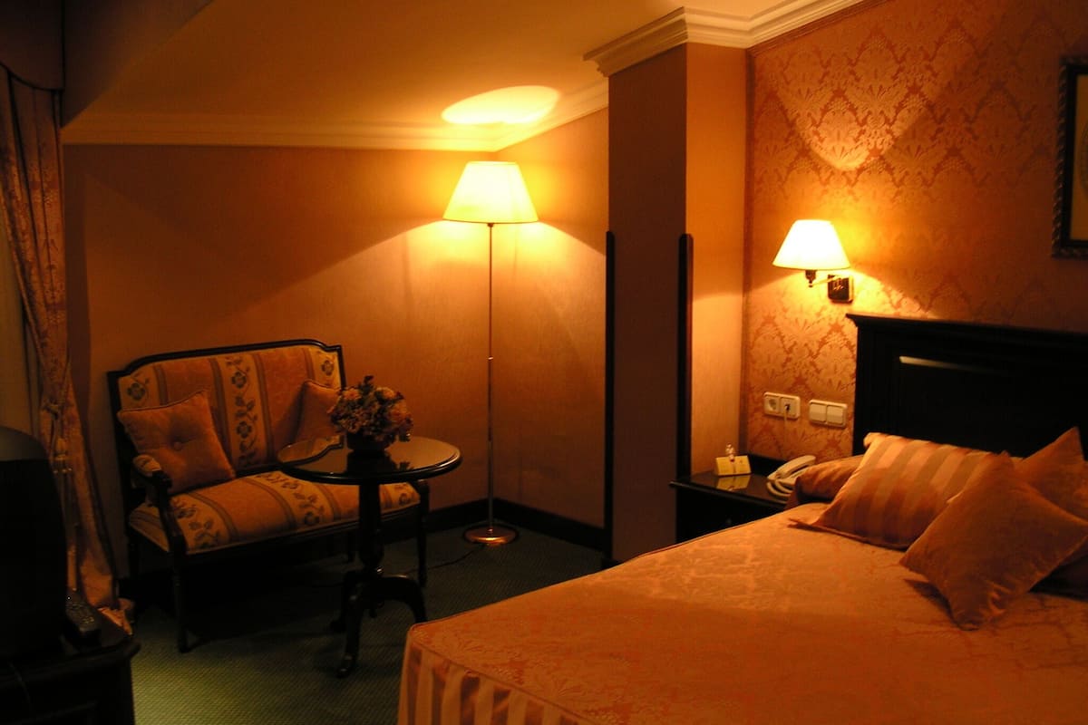 Grand Room | Minibar, in-room safe, desk, blackout curtains