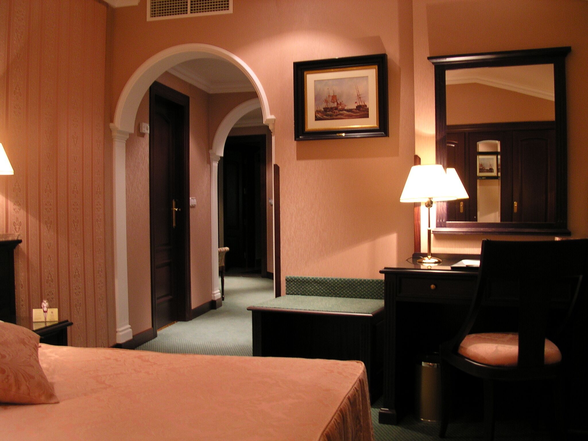 Superior Room | Minibar, in-room safe, desk, blackout drapes