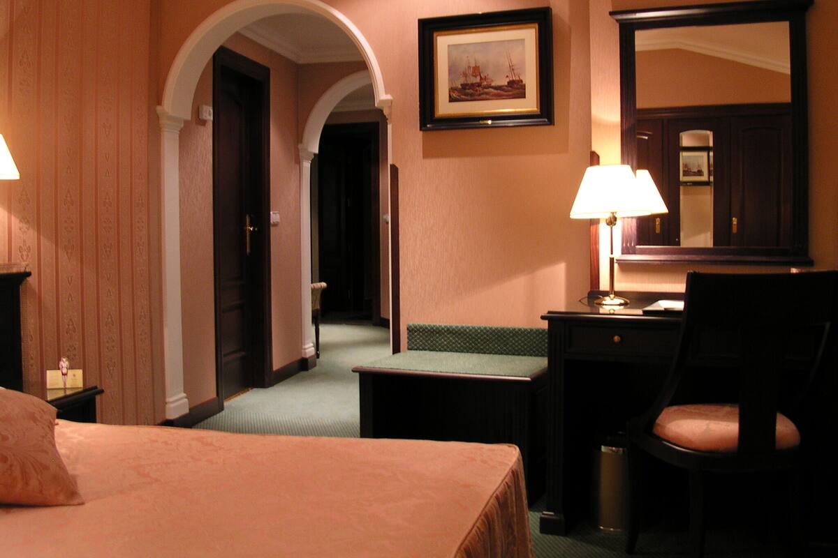 Superior Room | Minibar, in-room safe, desk, blackout curtains