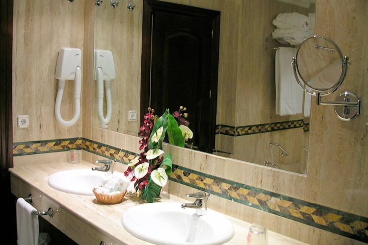 bathtub, hair dryer, towels