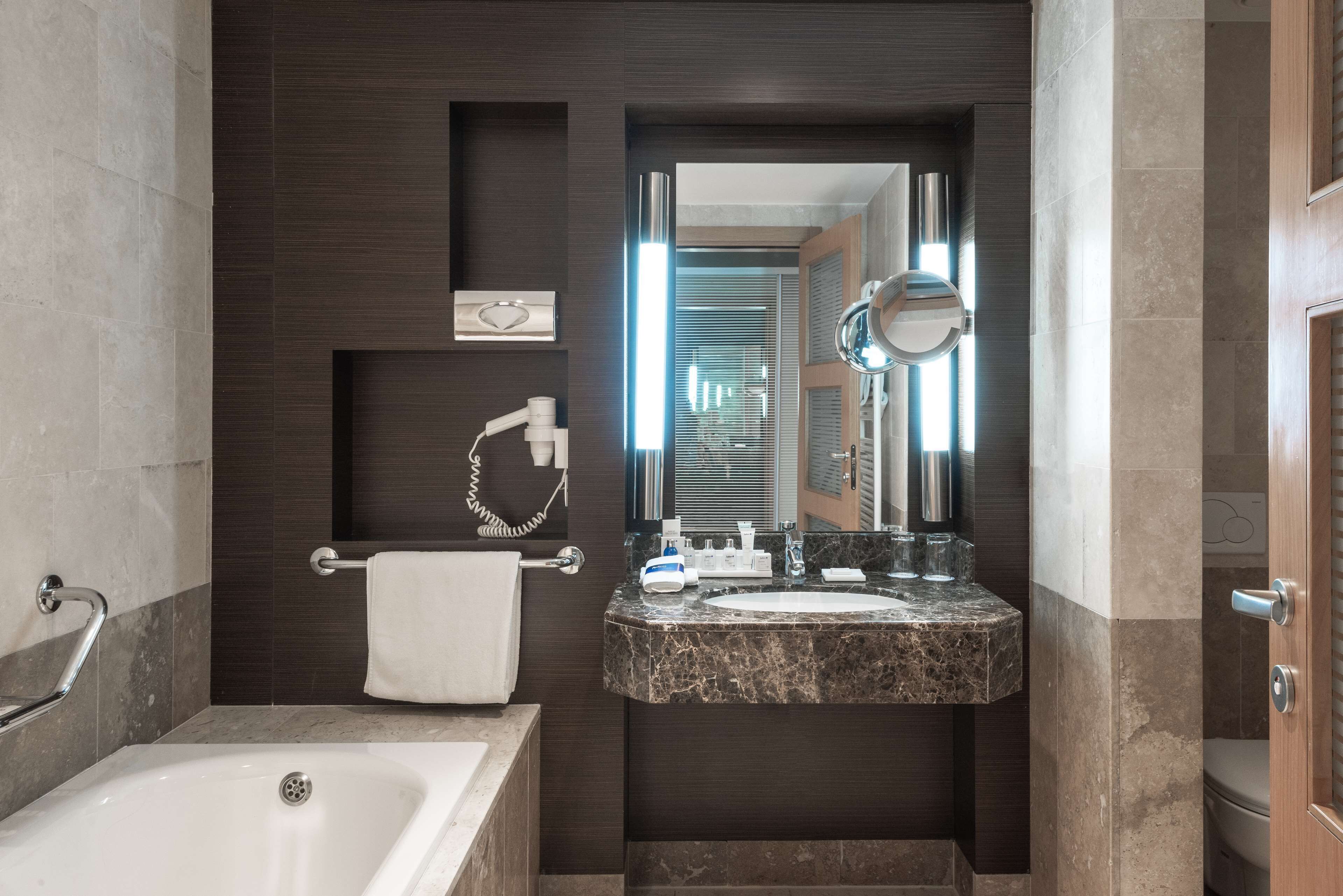 junior suite | bathroom | free toiletries, hair dryer, dressing gowns, slippers