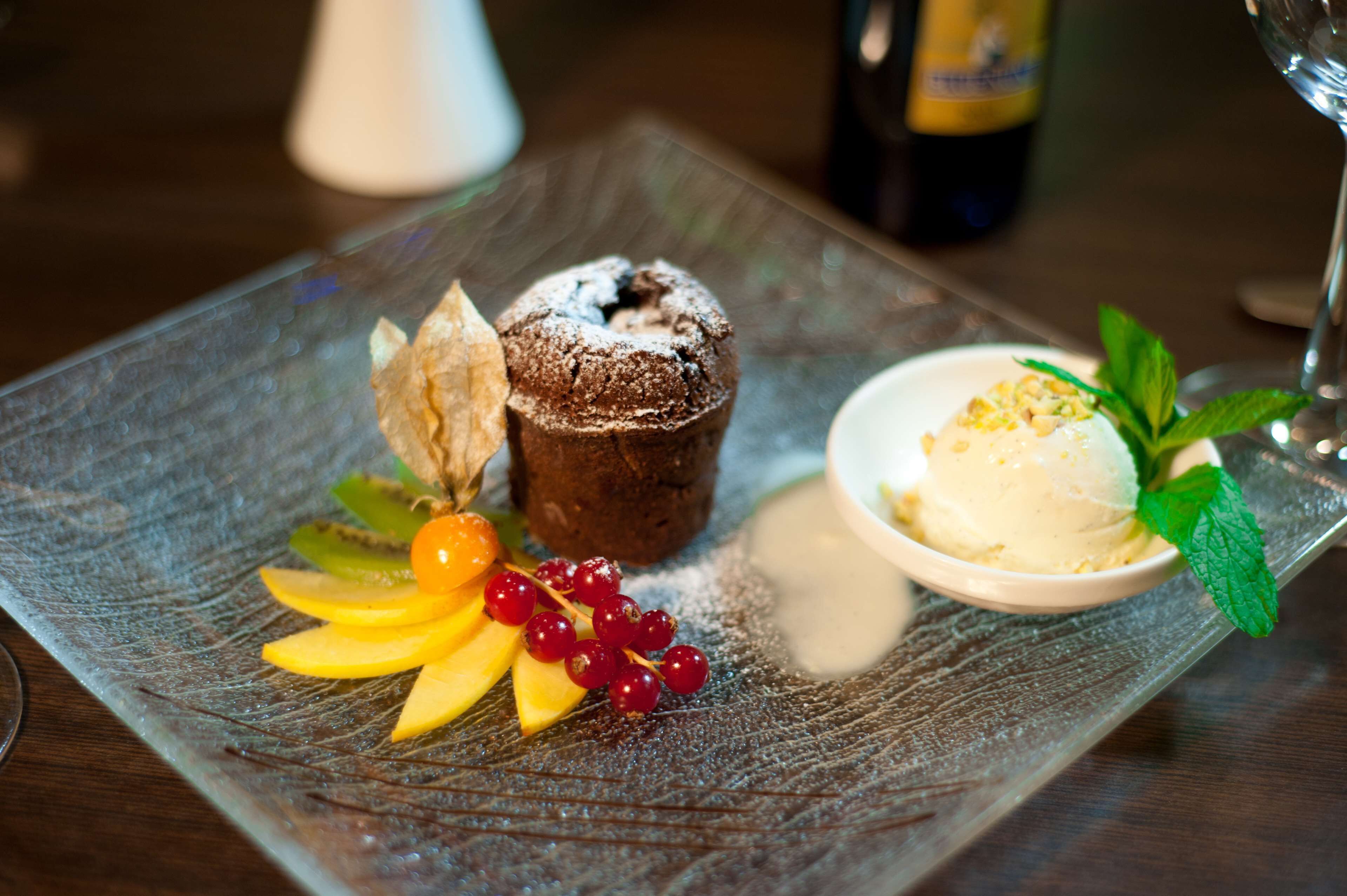 breakfast, lunch, dinner served; international cuisine